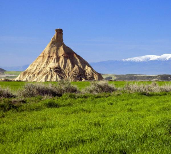 Castildetierra with the snowy Moncayo in the background